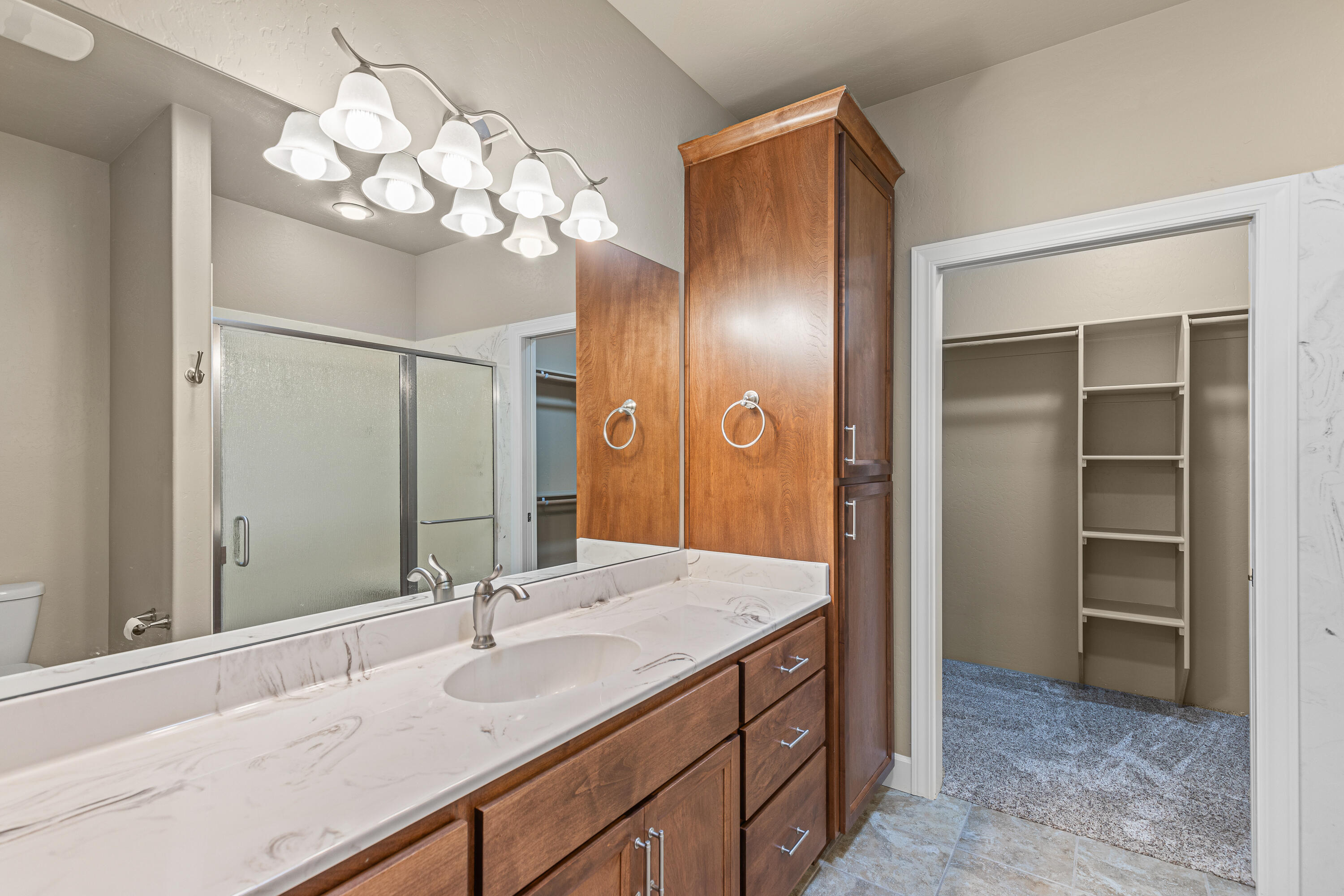 1175 Boulder Ridge Street Central Point, OR 97502 - Photo 14 of 30 Primary Bath