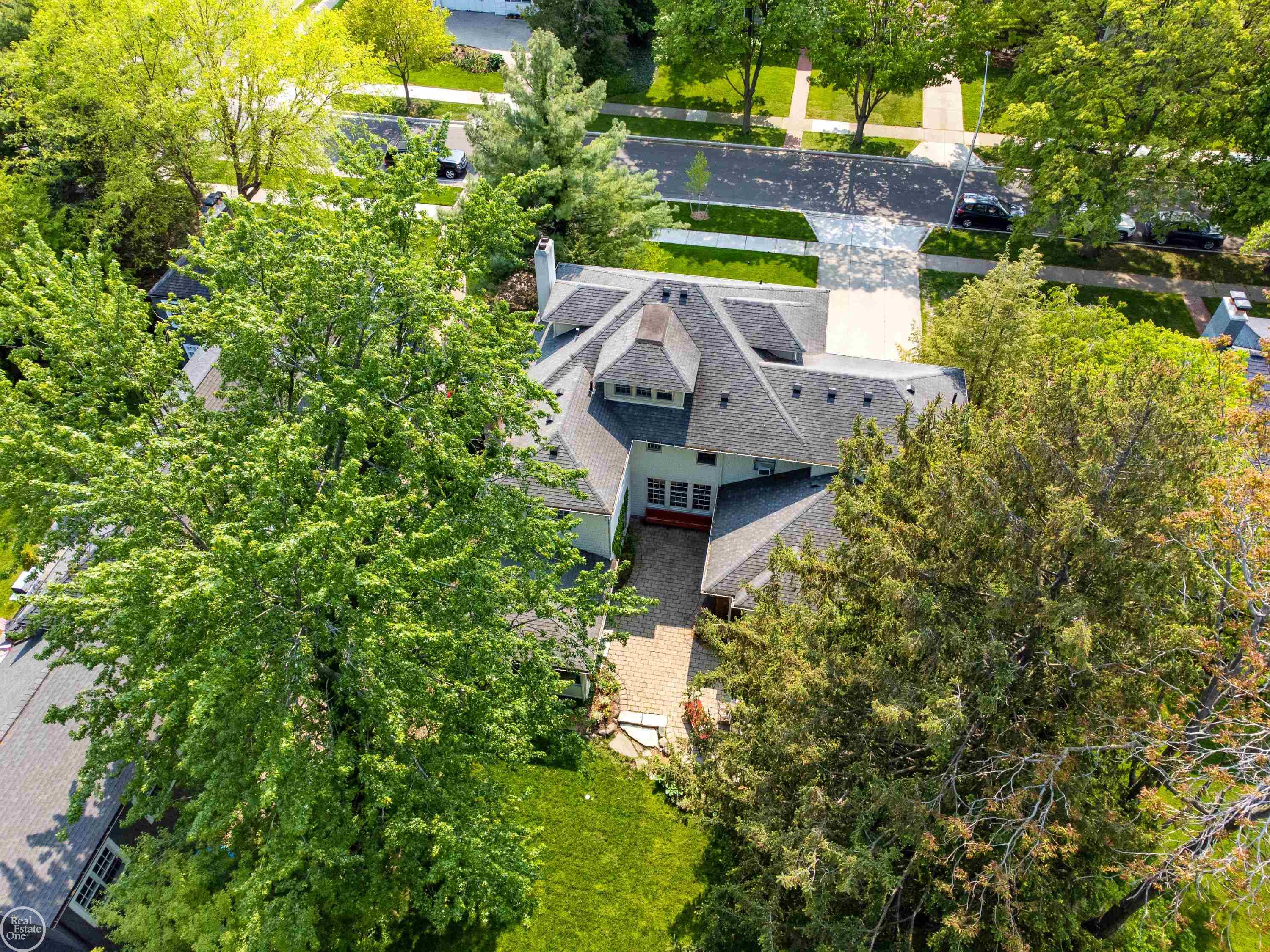 492 Rivard Boulevard Grosse Pointe, MI 48230 - Photo 72 of 81 50110851-71.JPG