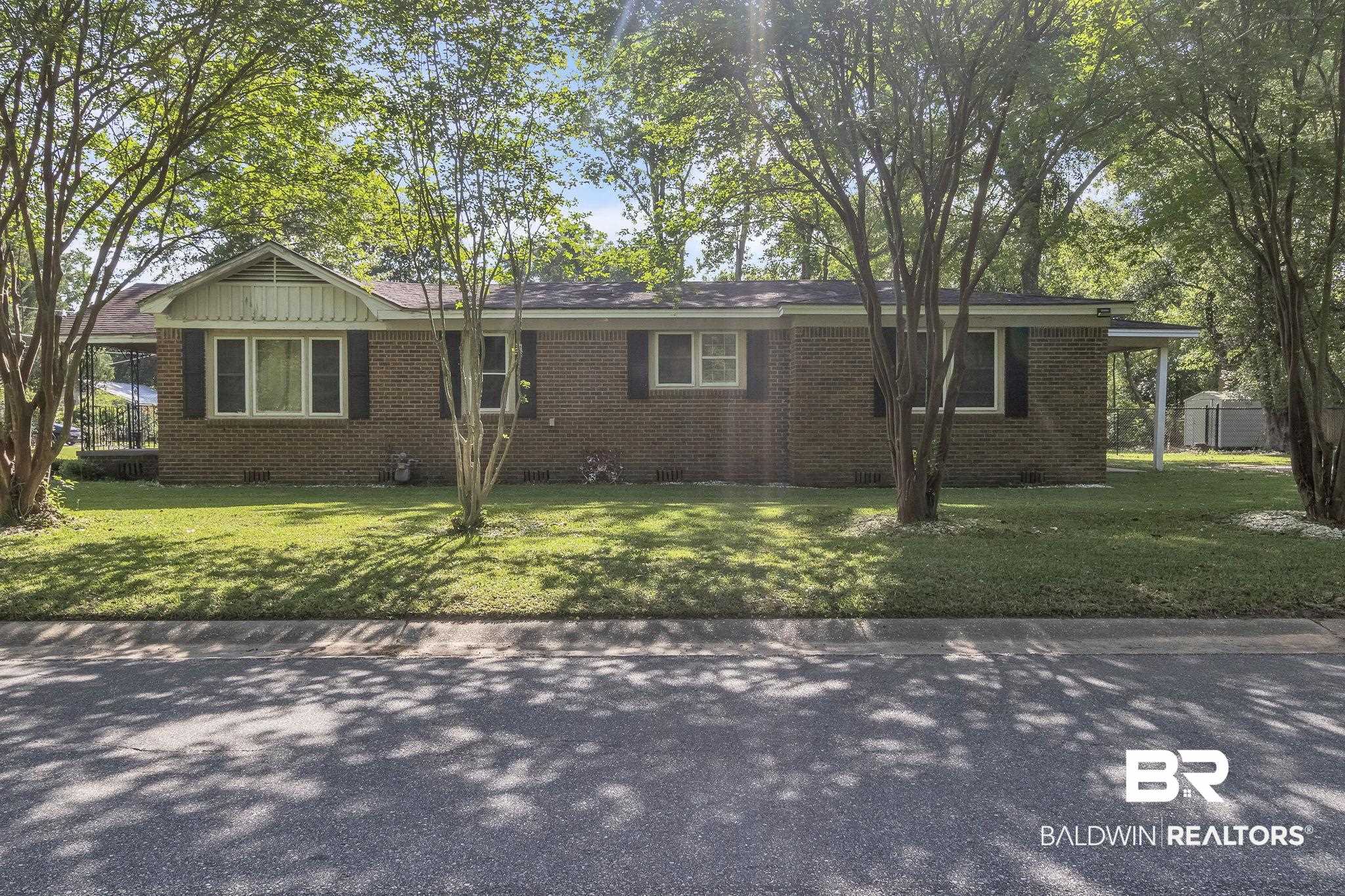 315 Fourth Avenue Chickasaw, AL 36611 - Photo 4 of 28 Single story home featuring brick siding and a front lawn