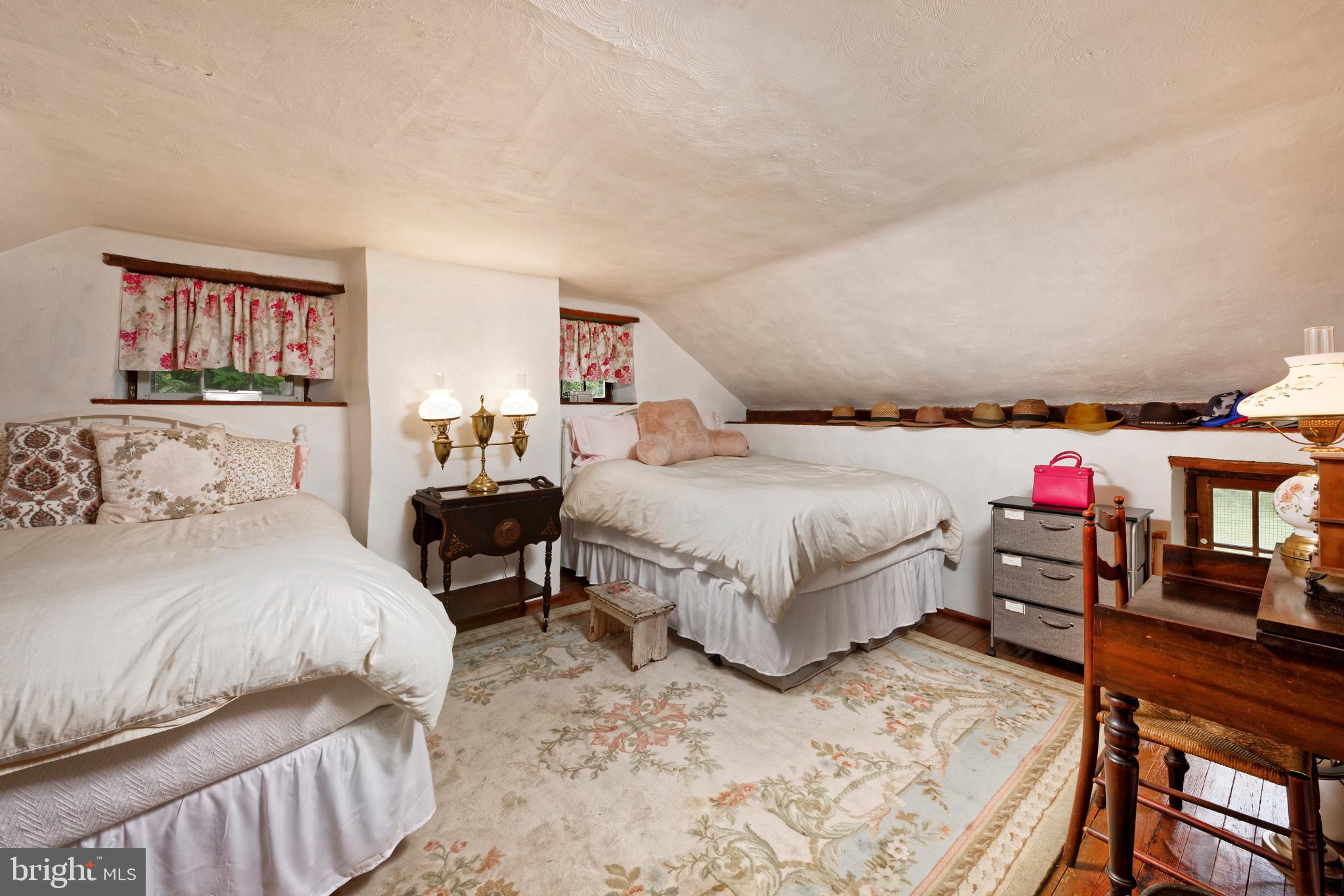 19205 Dunlop Mill Road Leesburg, VA 20175 - Photo 17 of 55 Primary bedroom suite holds two beds