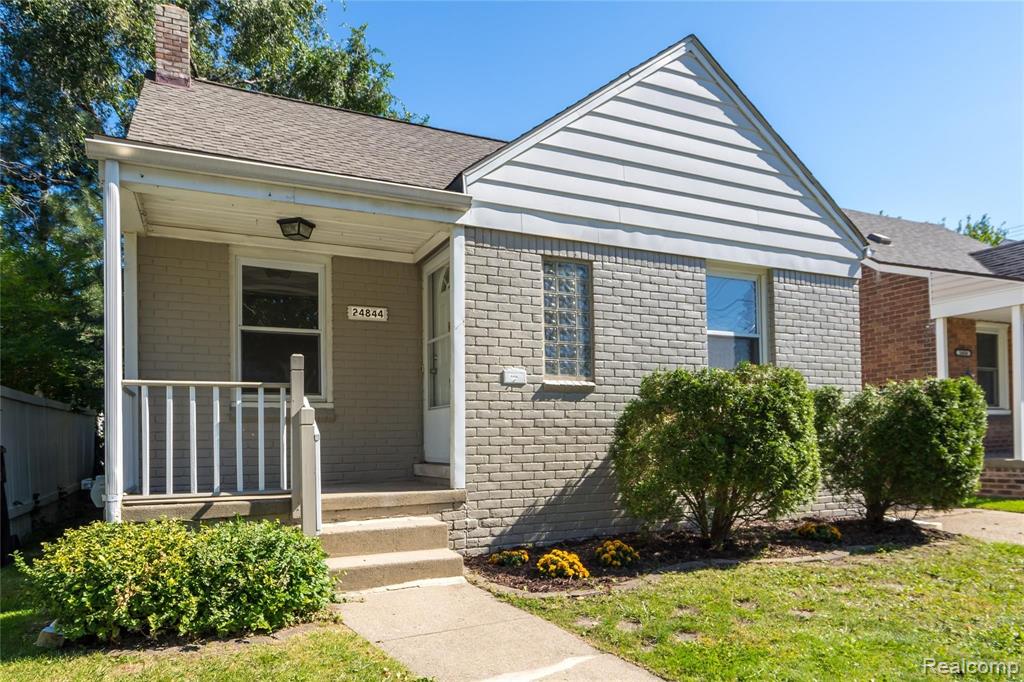 24844 Landau Center Line, MI 48015 - Photo 1 of 58