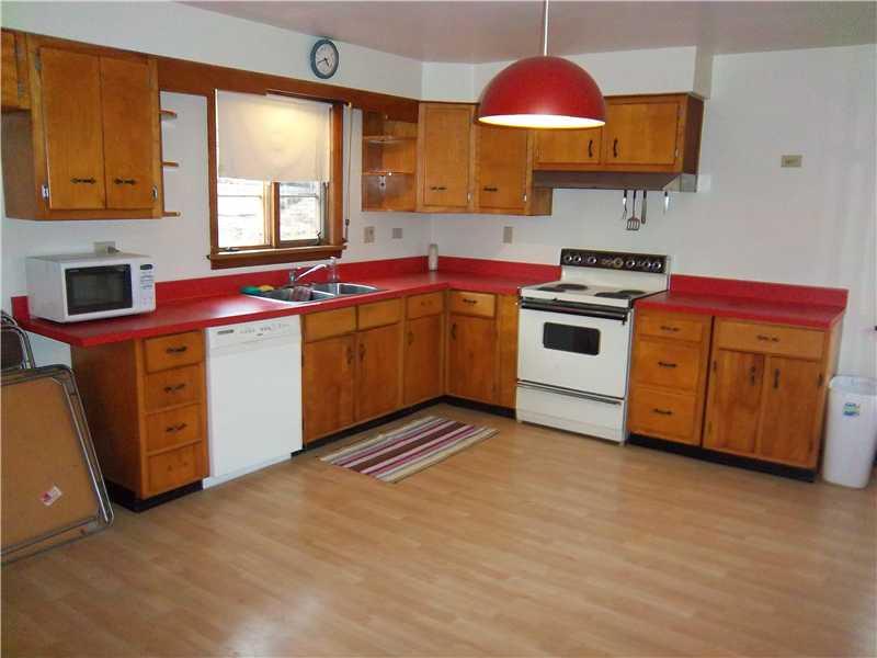 443 Chestnut Street Springdale, PA 15144 - Photo 4 of 15 Kitchen.
