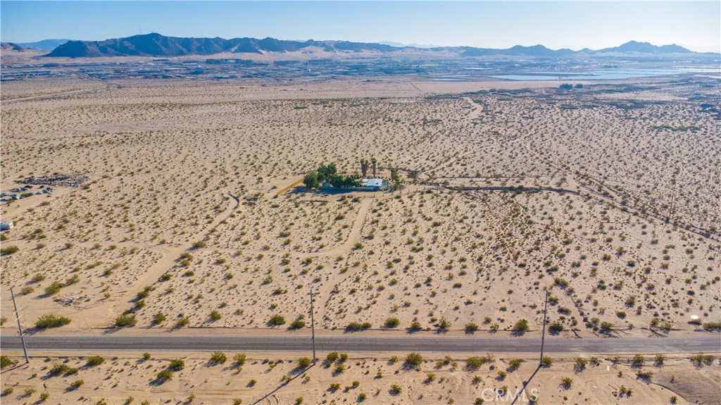 72160 Winters Road Twentynine Palms, CA 92277 - Photo 32 of 33 a view of wooden floor and a large window