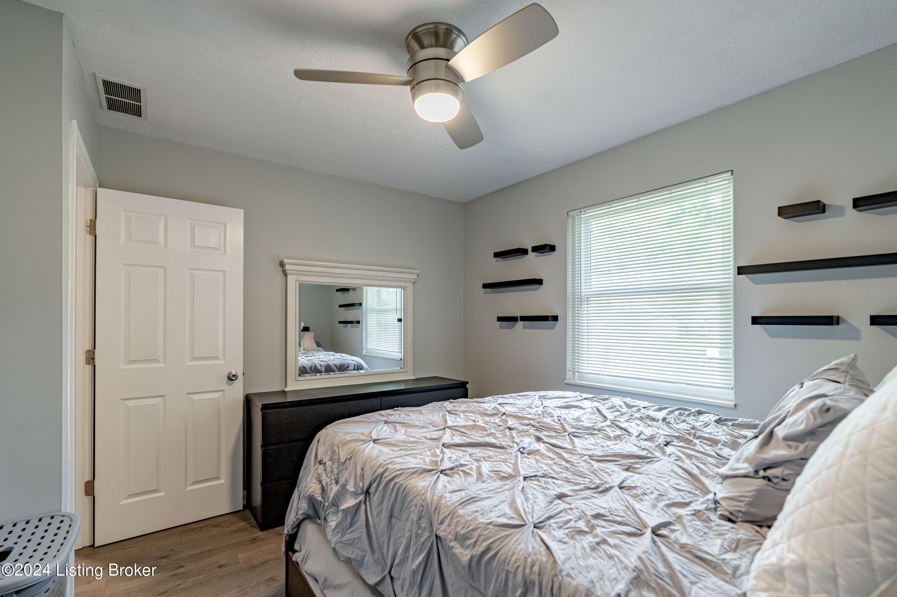 8219 Roseborough Road Louisville, KY 40228 - Photo 22 of 37 DSC00554
