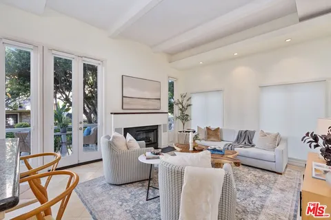 $2,595,000 | 20 Ketch Street, Unit 1, Marina del Rey, CA 90292