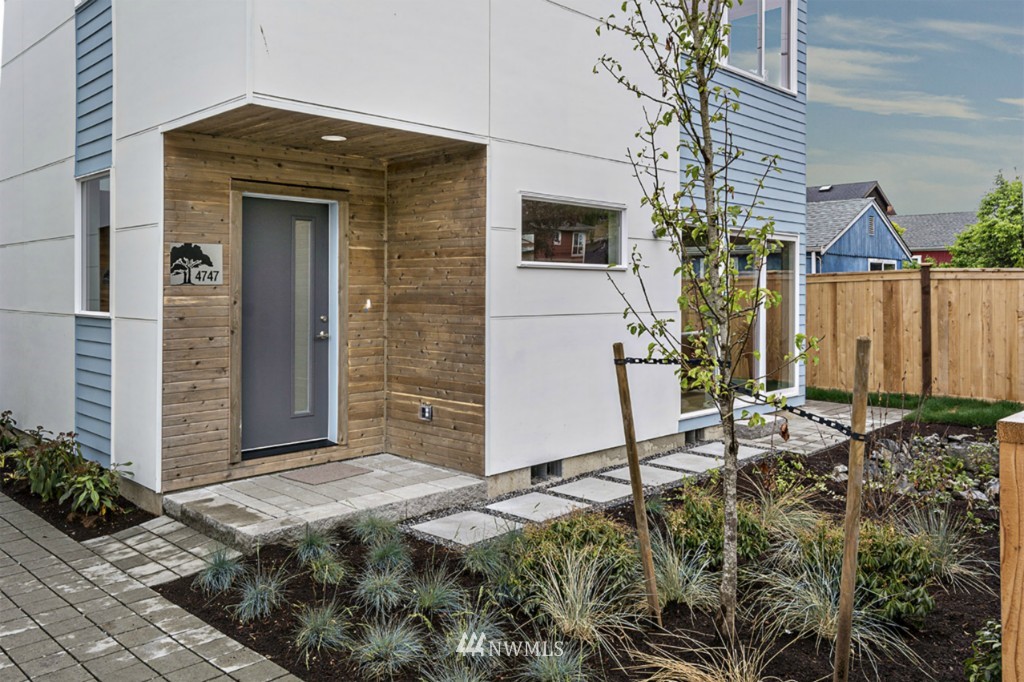 4753 Delridge Way Southwest Seattle, WA 98106 - Photo 2 of 25 Gallery Image 2