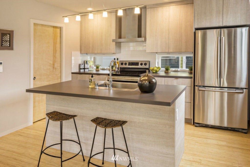 4753 Delridge Way Southwest Seattle, WA 98106 - Photo 6 of 25 Gallery Image 6