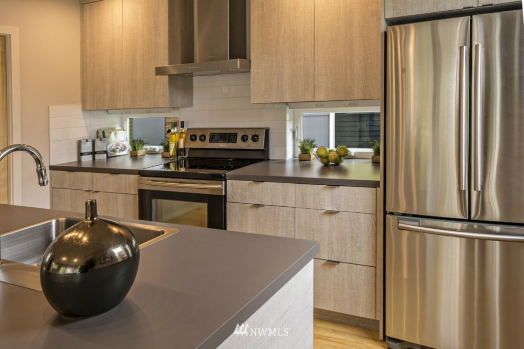 4753 Delridge Way Southwest Seattle, WA 98106 - Photo 7 of 25 Gallery Image 7