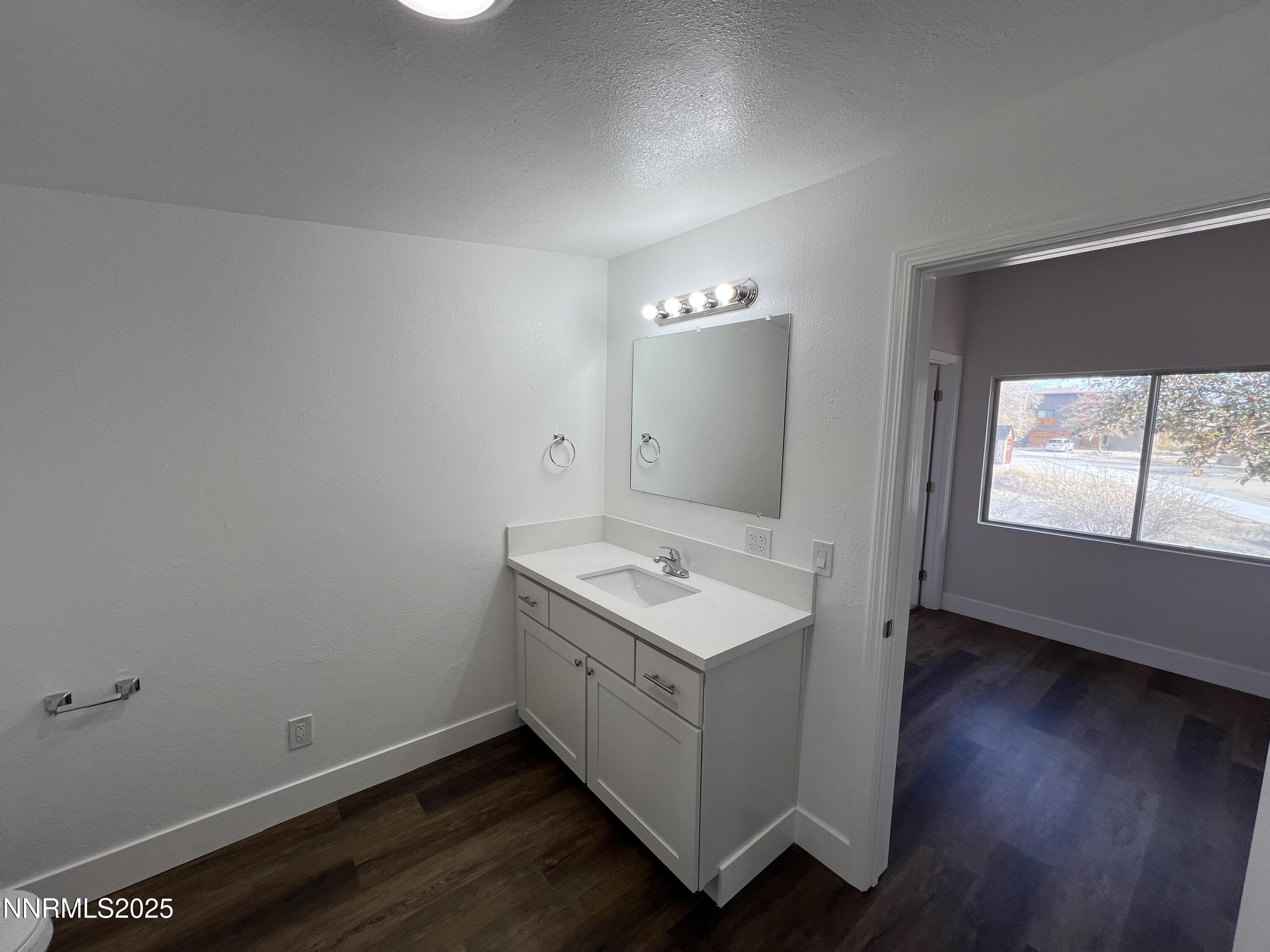 4955 Emery Drive Reno, NV 89506 - Photo 13 of 45 Bathroom