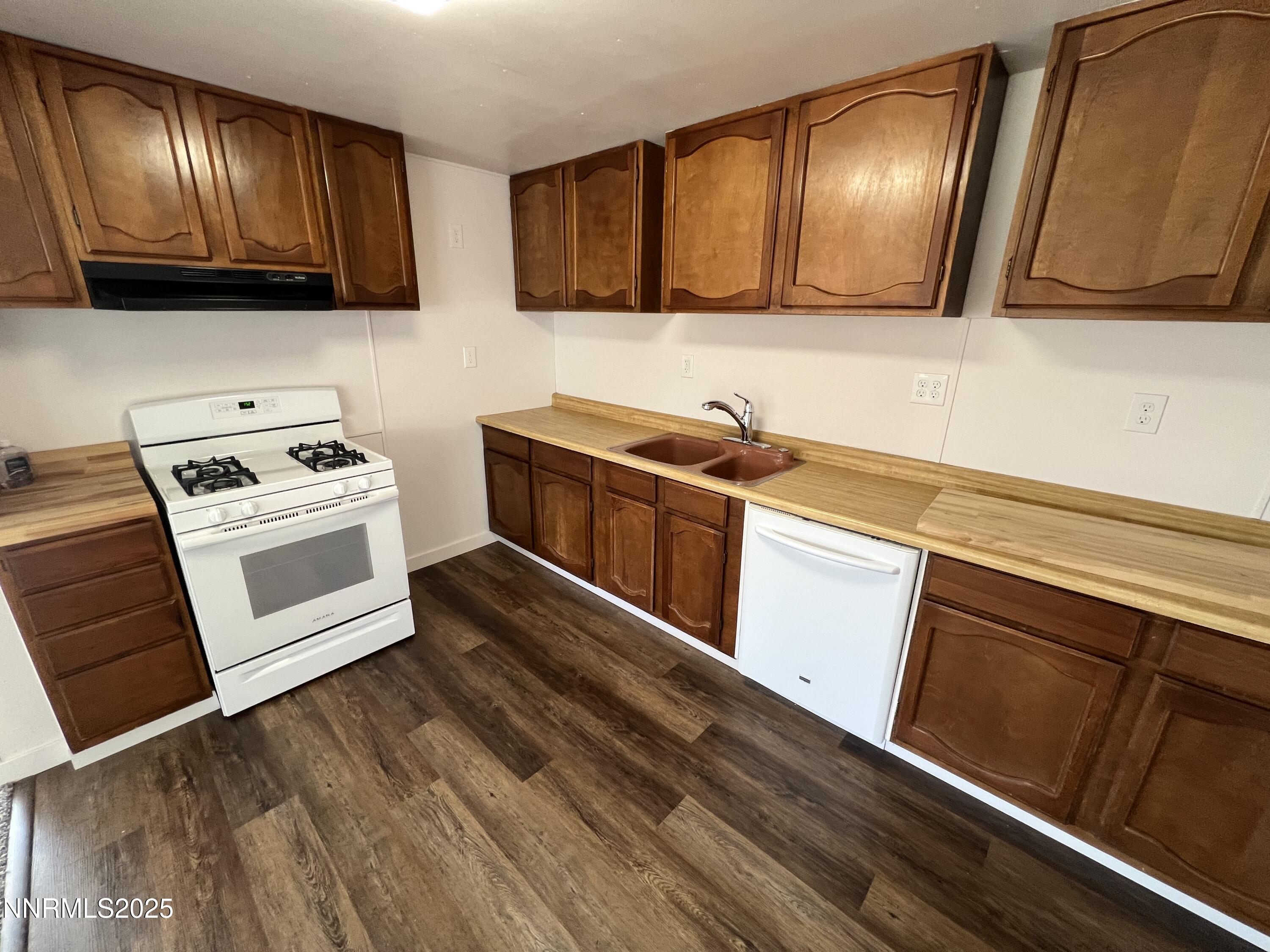 4955 Emery Drive Reno, NV 89506 - Photo 23 of 45 ADU Kitchen