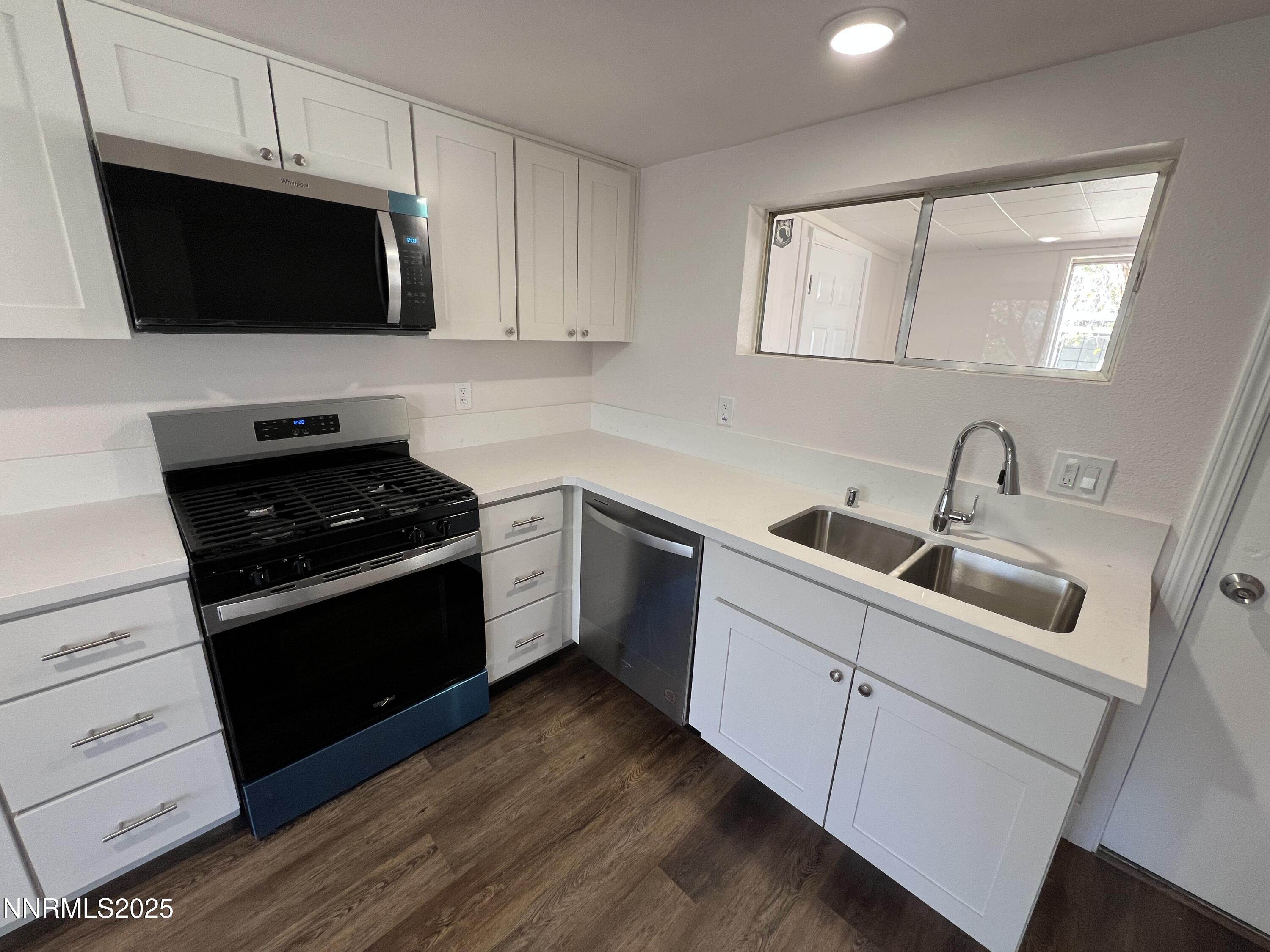 4955 Emery Drive Reno, NV 89506 - Photo 9 of 45 Kitchen