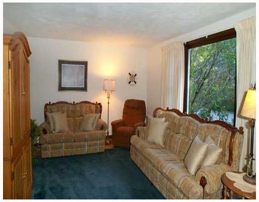 50 Beach Plum Road Narragansett, RI 02882 - Photo 8 of 8 Living Room.