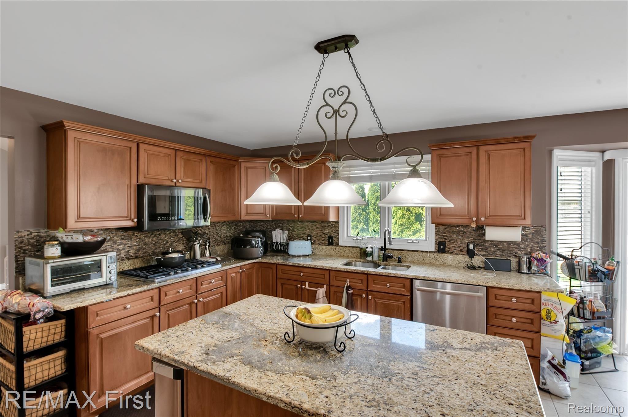 1012 Rochelle Park Drive Rochester, MI 48309 - Photo 15 of 38 1012 Rochelle Park - HD Drone Photogarphy-13.jpg