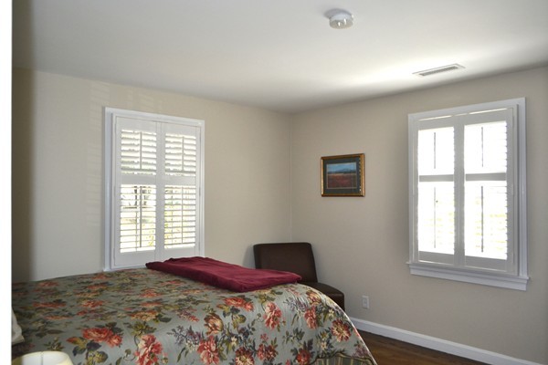 102 Jericho Road, Unit 102 Weston, MA 02493 - Photo 7 of 9 a bedroom with a bed and a window