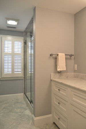 102 Jericho Road, Unit 102 Weston, MA 02493 - Photo 8 of 9 a room with a bed and a window