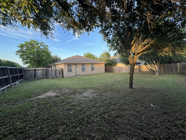 7101 Cayenne Lane Austin, TX 78741 - Photo 17 of 18
