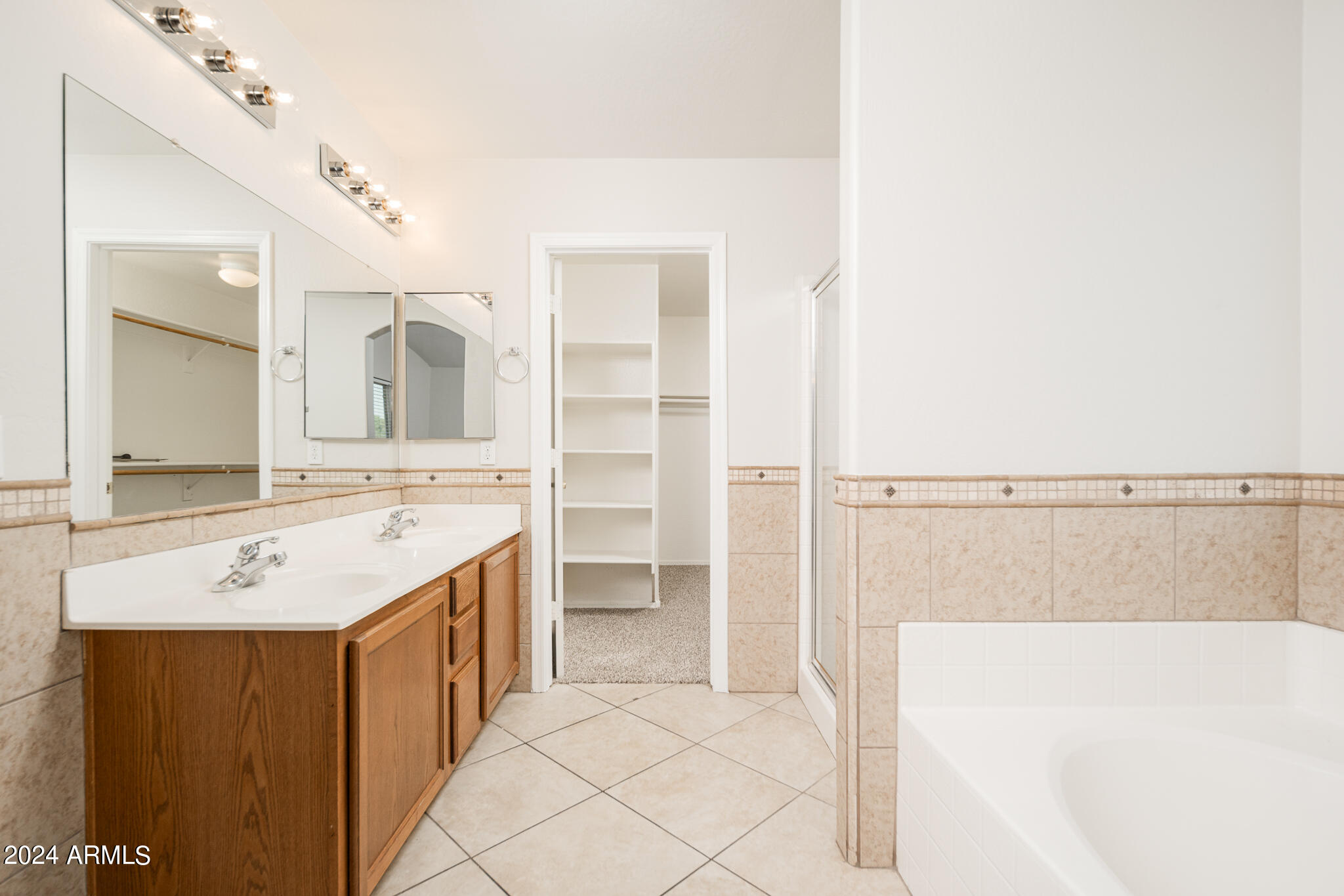 7208 West Crown King Road Phoenix, AZ 85043 - Photo 23 of 42 a bathroom with a sink mirror and a bath tub