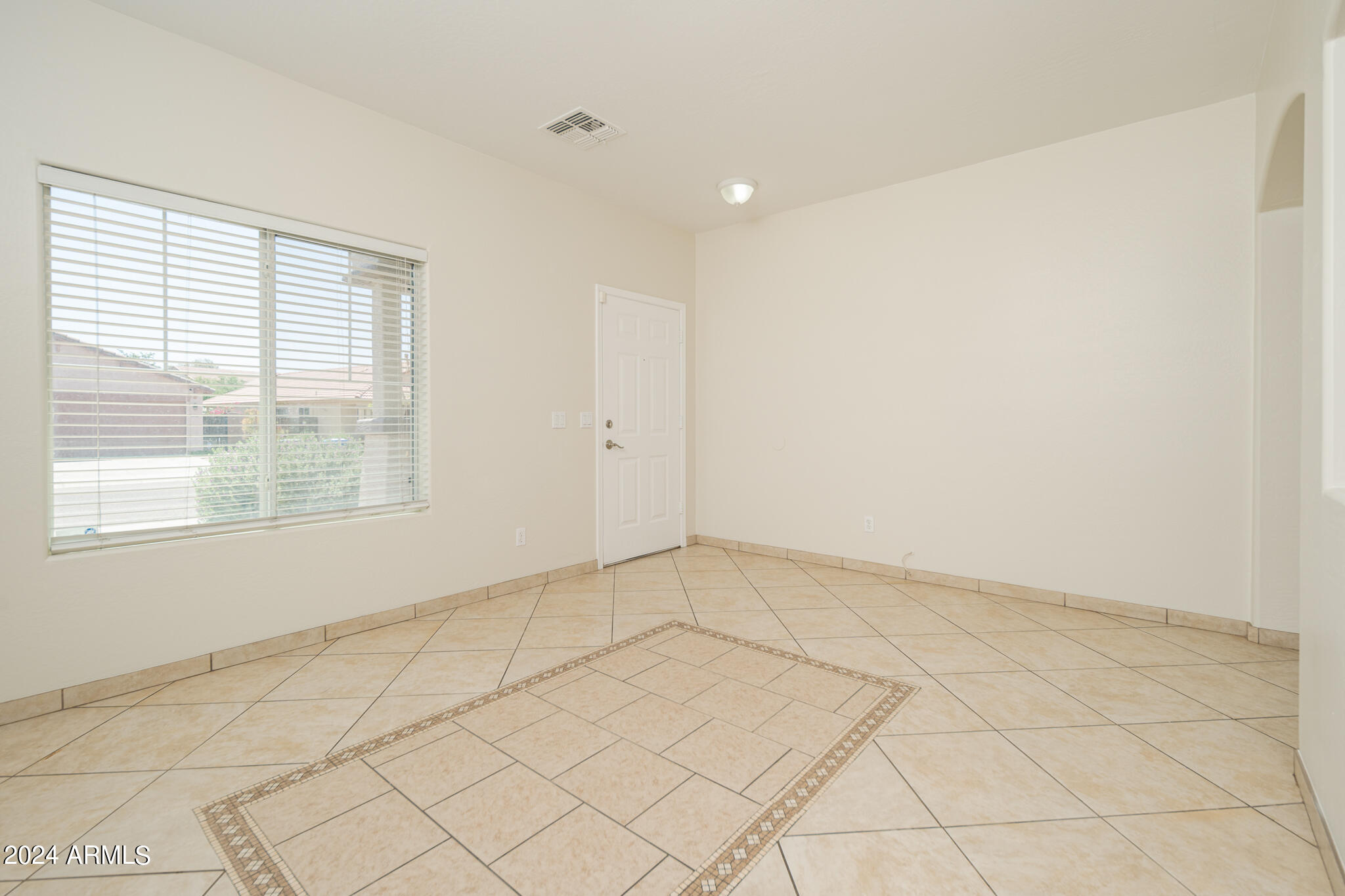 7208 West Crown King Road Phoenix, AZ 85043 - Photo 4 of 42 a view of an empty room with a window