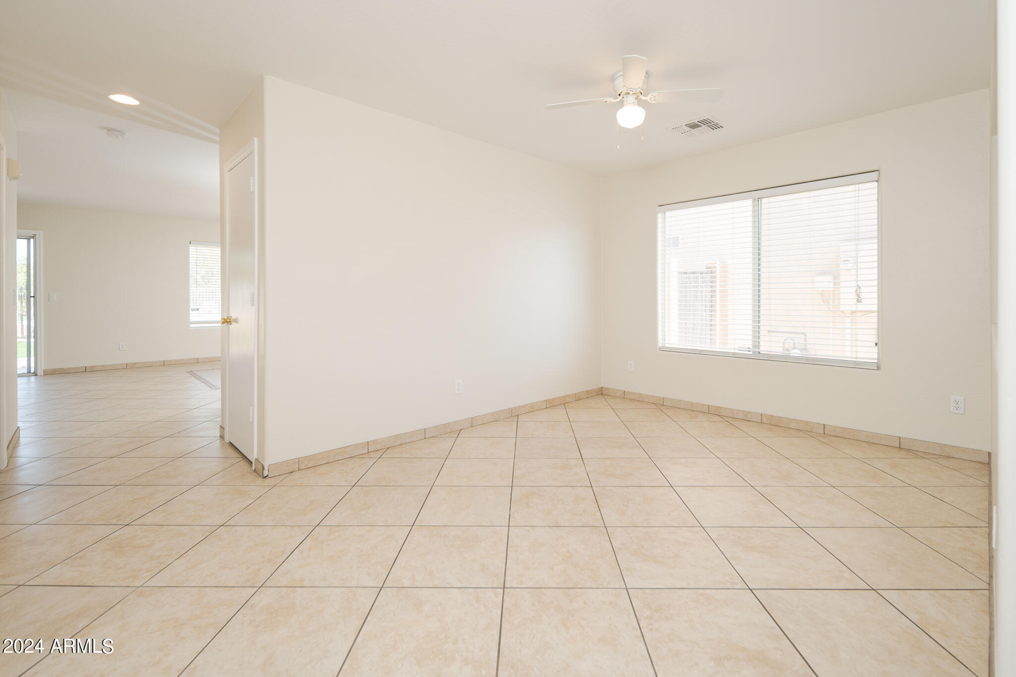 7208 West Crown King Road Phoenix, AZ 85043 - Photo 5 of 42 an empty room with windows and entrance