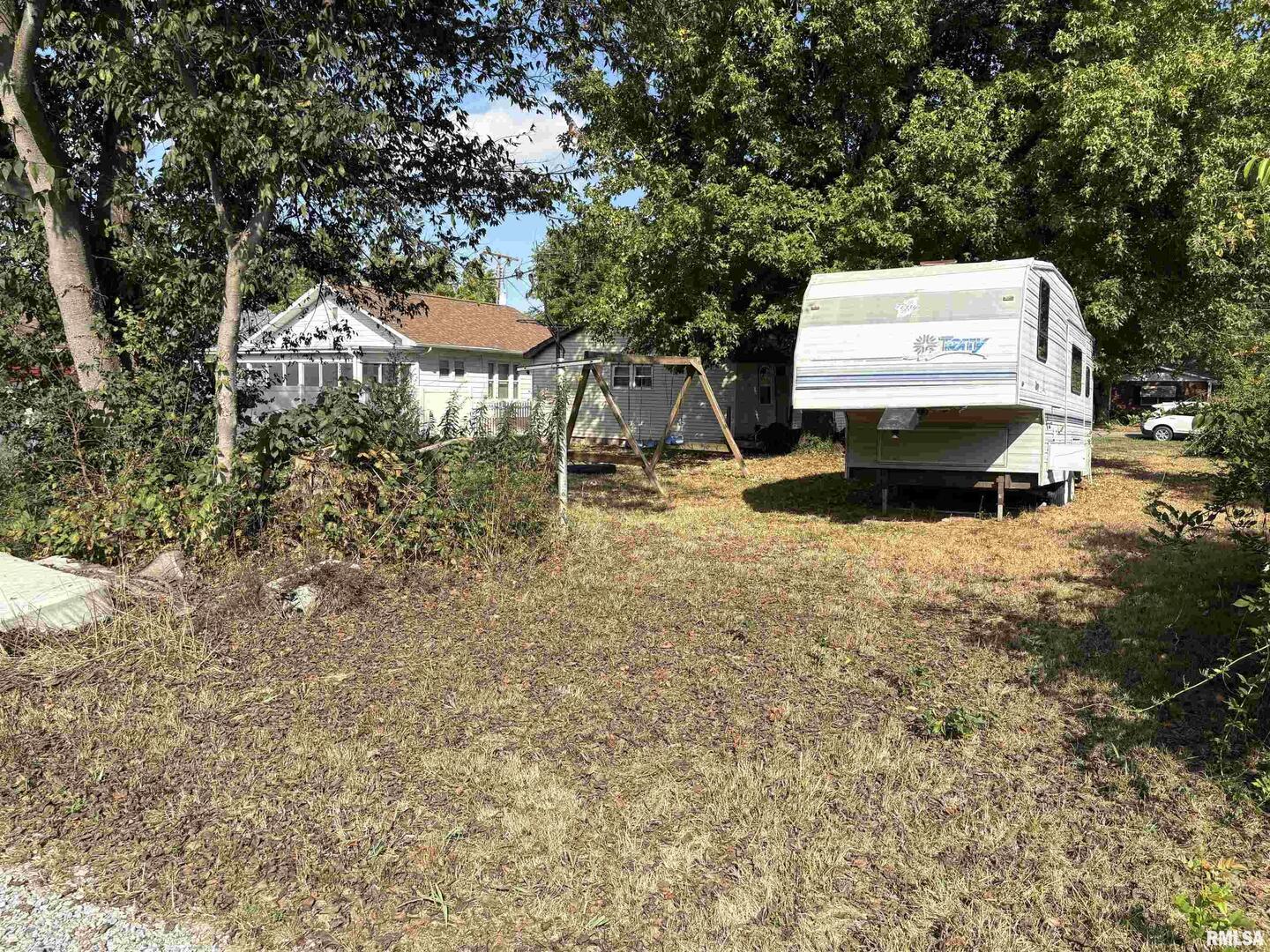 405 South Snider Street Christopher, IL 62822 - Photo 4 of 5 an outdoor space with garden view