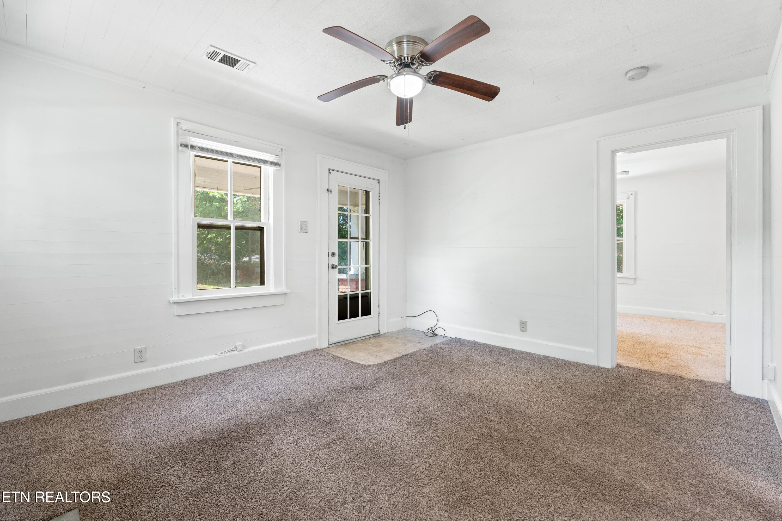 323 Lee Road Clinton, TN 37716 - Photo 13 of 28 323LeeRd-13