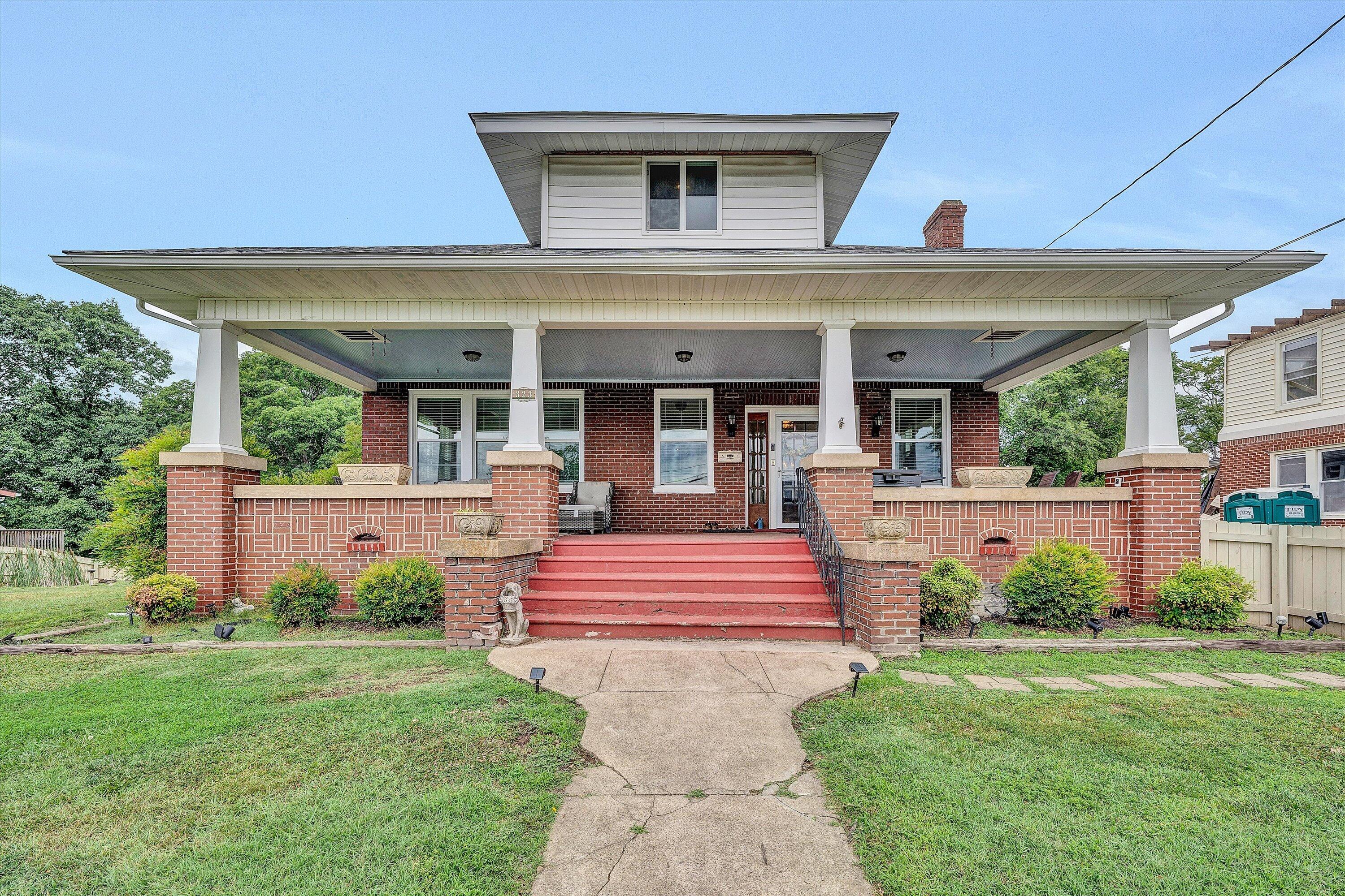 323 North Maple Street Vinton, VA 24179 - Photo 1 of 43 02-DSC06634