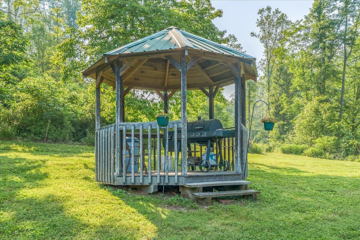 37000 Kingsbury Road Pomeroy, OH 45769 - Photo 54 of 69 gazebo