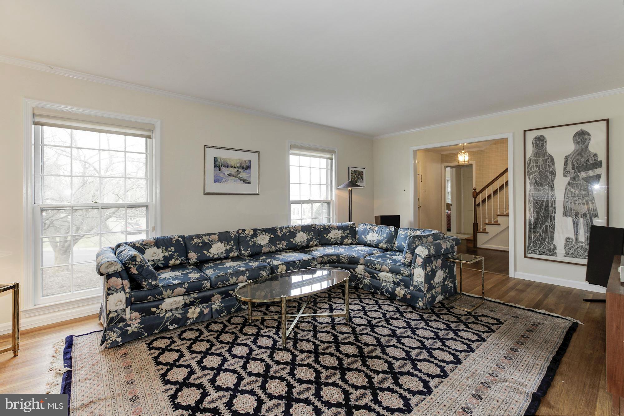 5502 Pollard Road Bethesda, MD 20816 - Photo 6 of 30 a living room with furniture