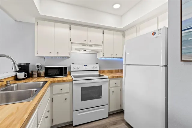 $193,000 | 3602 54th Street West, Unit D4, Bradenton, FL 34209