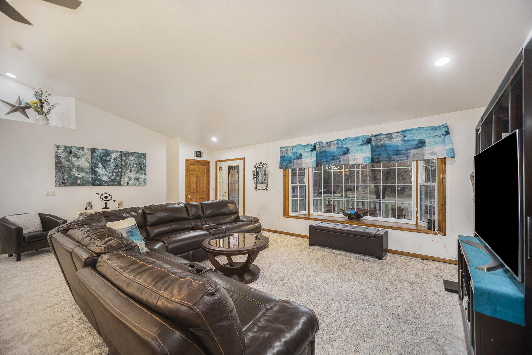 6220 Cat Road Twin Lake, MI 49457 - Photo 4 of 42 Living room