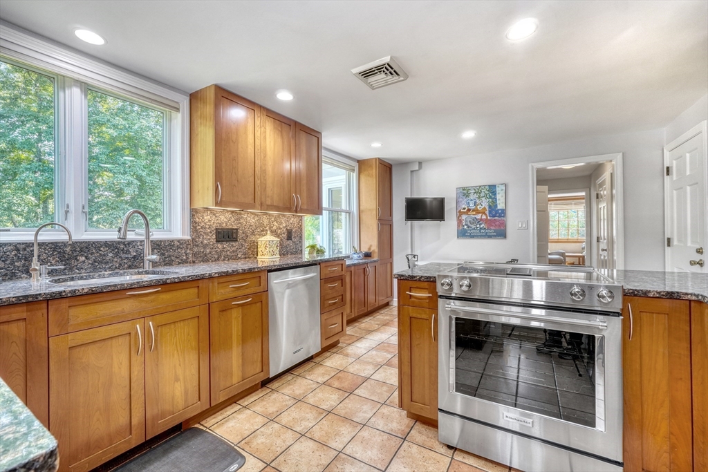 186 Conant Road Westwood, MA 02090 - Photo 10 of 34 Gallery Image 10