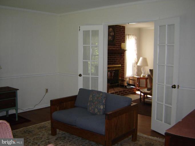 8988 Round Top Road Manassas, VA 20112 - Photo 1 of 30 Living Room