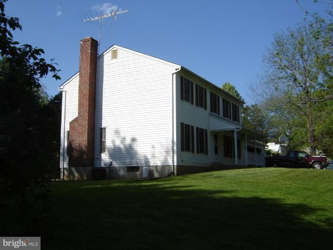 8988 Round Top Road Manassas, VA 20112 - Photo 20 of 30 Side yard