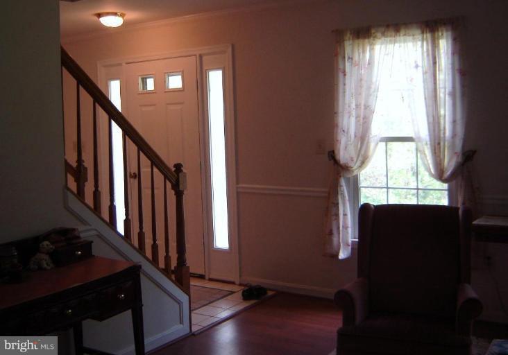 8988 Round Top Road Manassas, VA 20112 - Photo 4 of 30 Entrance / Foyer