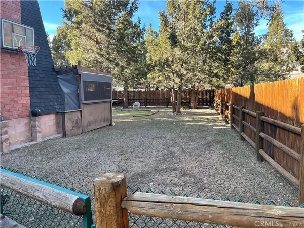 $1,950 | 317 East Mountain View Boulevard, Big Bear City, CA 92314