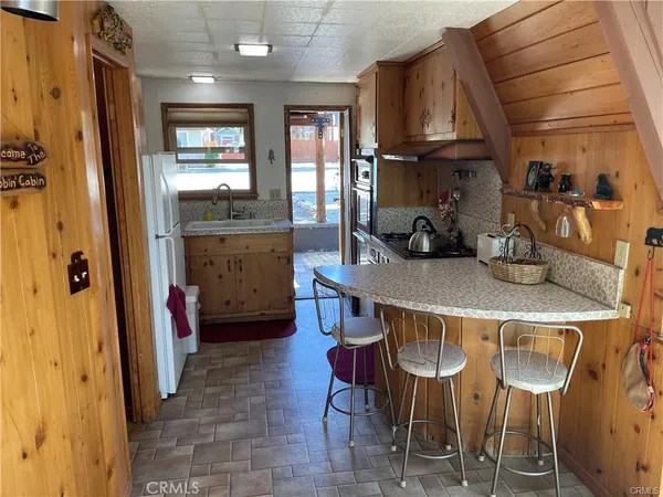 $1,950 | 317 East Mountain View Boulevard, Big Bear City, CA 92314