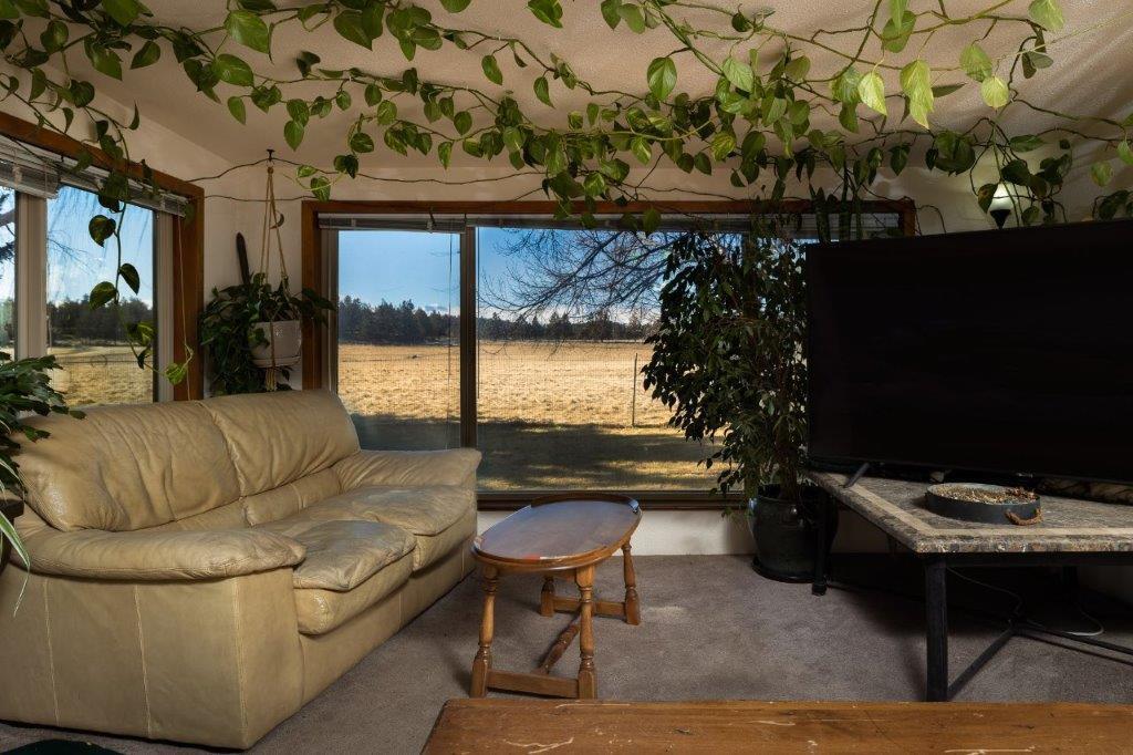 19575 Dayton Road Bend, OR 97703 - Photo 6 of 12 14
