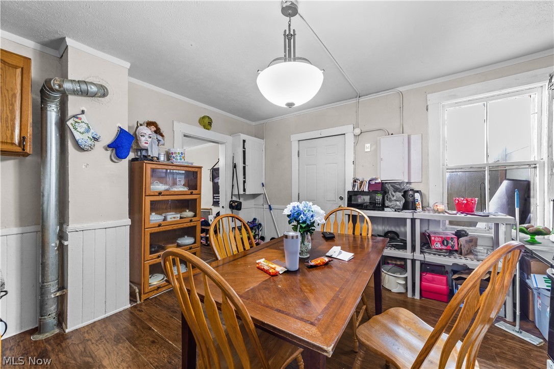 448 Delaware Avenue Lorain, OH 44052 - Photo 2 of 32