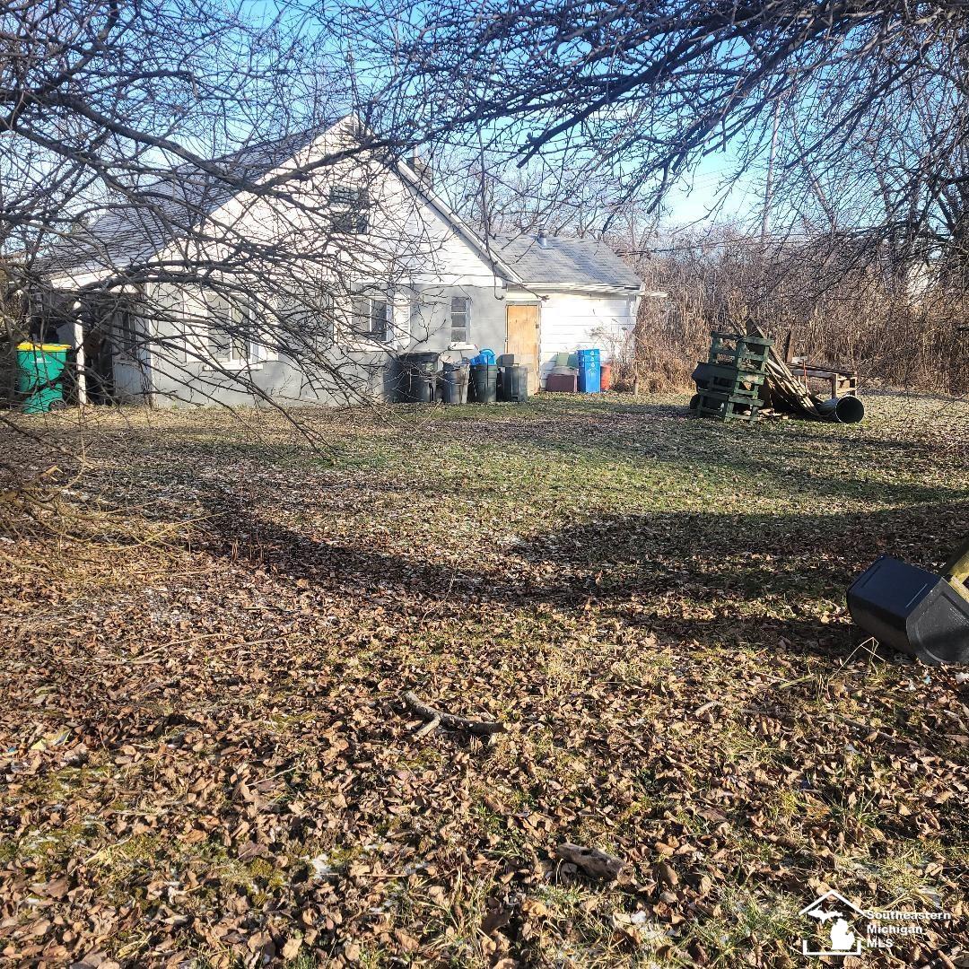 35331 Milleville Road Rockwood, MI 48173 - Photo 2 of 16