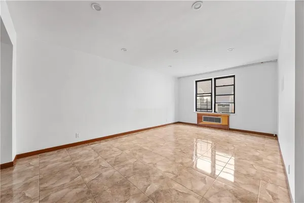 $465,000 | 1180 Ocean Parkway, Unit 3E | Midwood
