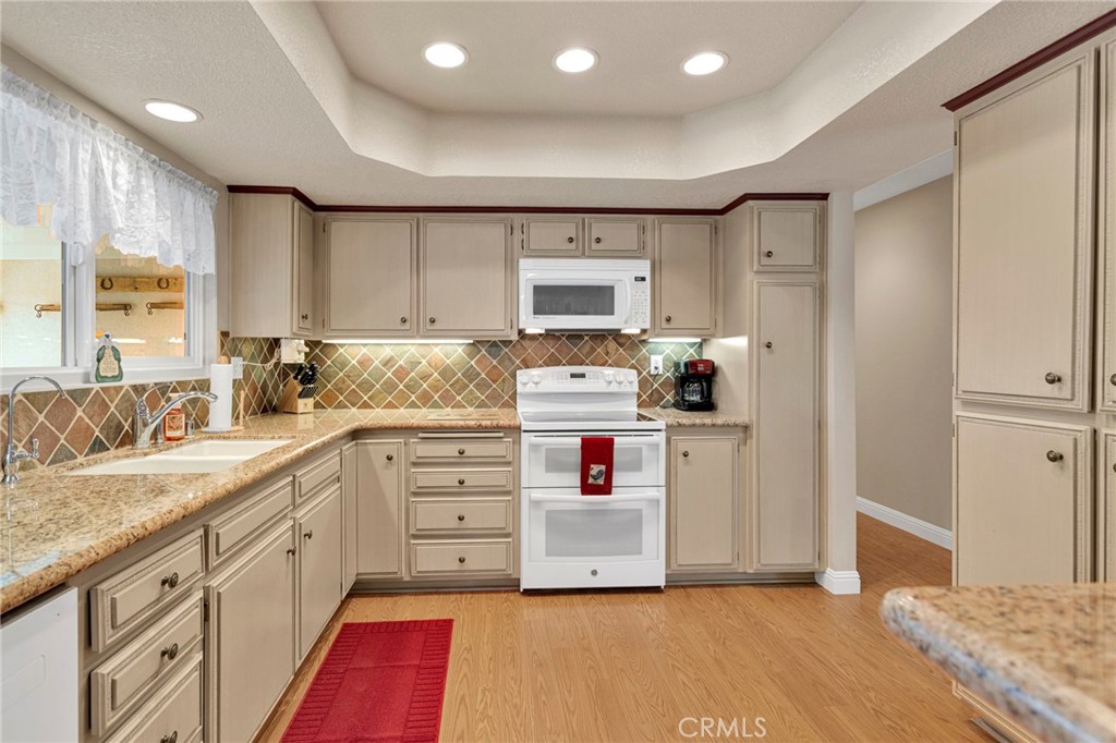 20115 Shoshonee Road Apple Valley, CA 92307 - Photo 13 of 56