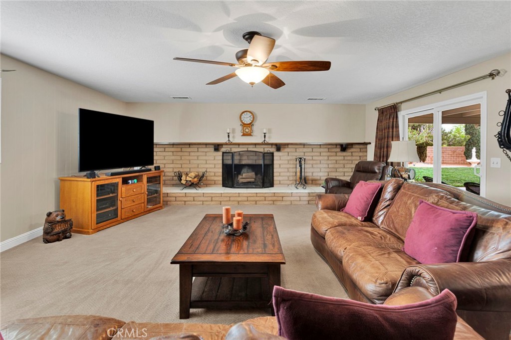 20115 Shoshonee Road Apple Valley, CA 92307 - Photo 5 of 56