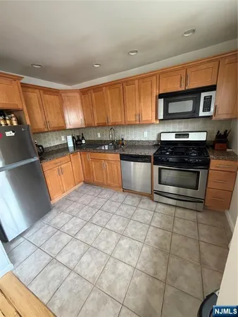 $2,200 | 3 Manchester Court, Unit 140, Wayne, NJ 07470