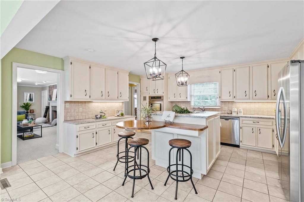 1318 Robinhood Road High Point, NC 27262 - Photo 13 of 43 New Grantie counters and updated Lighting makes this kitchen SHINE!