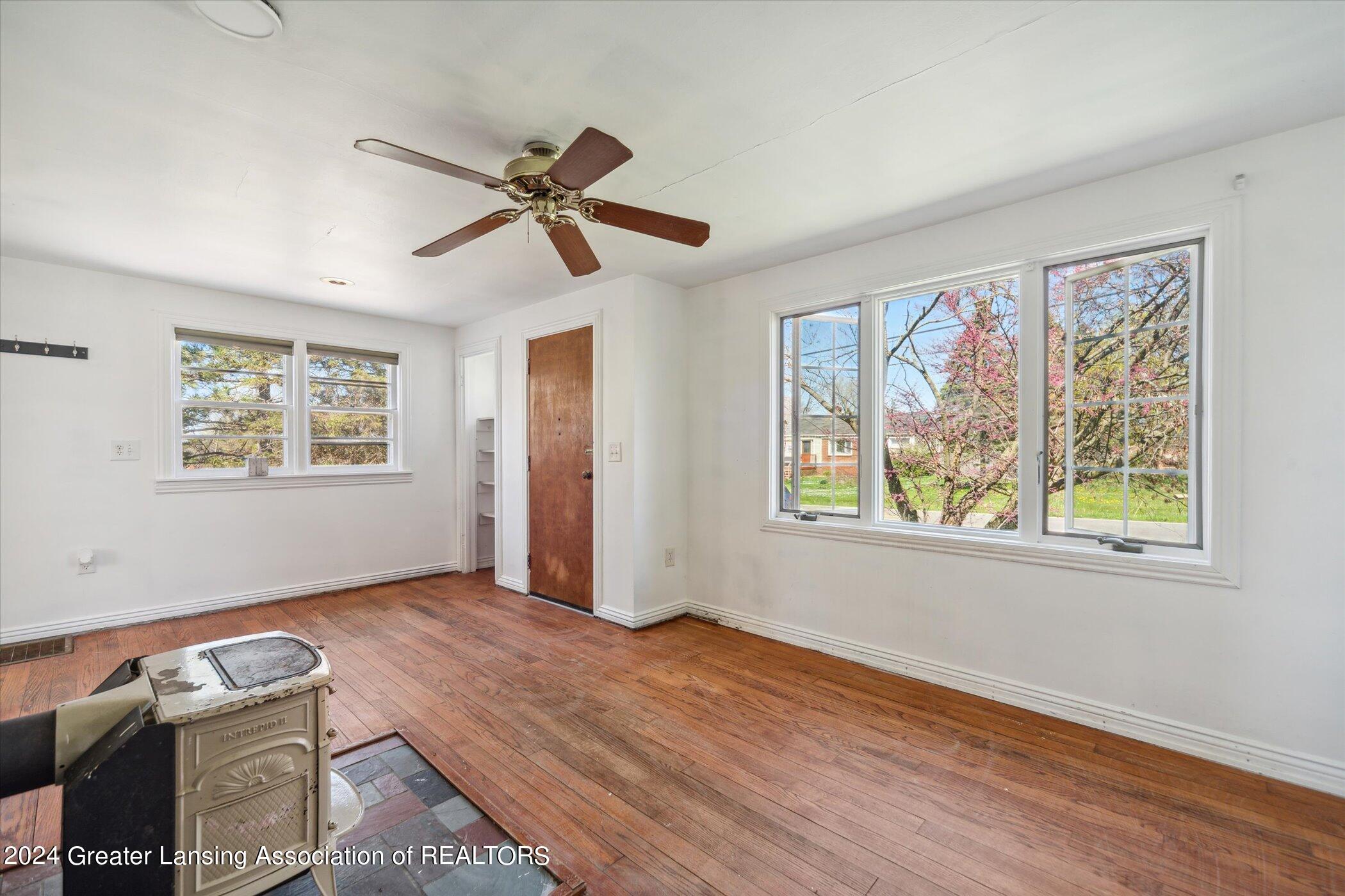 4571 West Barnes Road Mason, MI 48854 - Photo 6 of 31 07-4571-W-Barnes-Rd-Mason-MI-48854-Windo