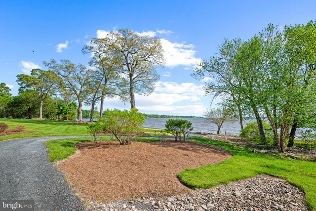 a view of empty room with windows