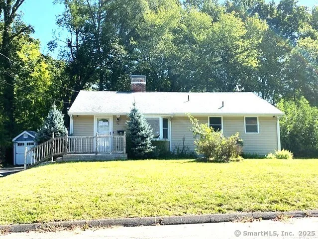 a front view of house with yard
