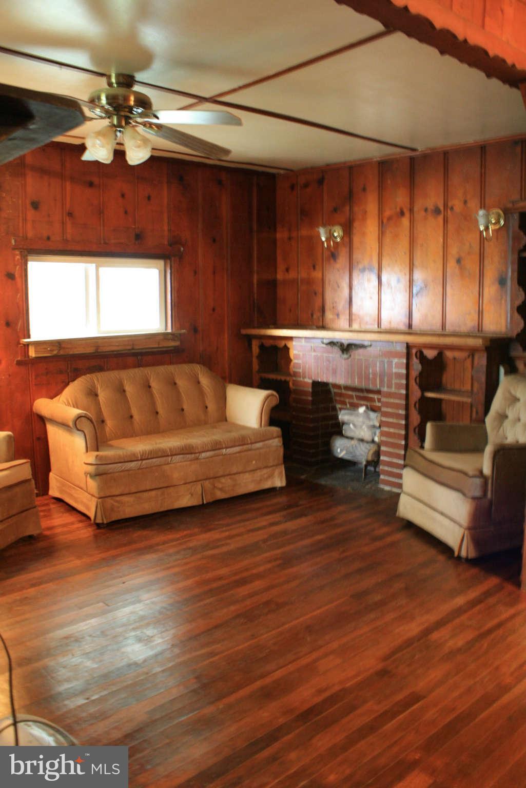 8021 Highpoint Road Baltimore, MD 21234 - Photo 27 of 30 Living Room