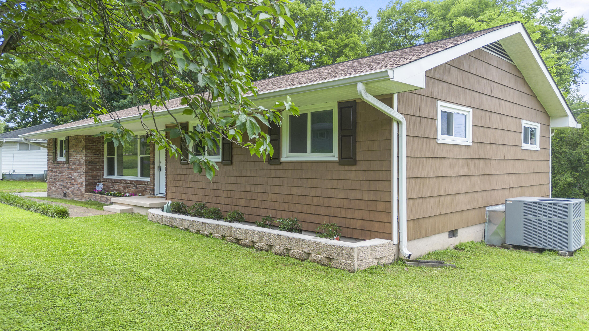 1331 Phils Drive Chattanooga, TN 37421 - Photo 4 of 37 4_dji_0882