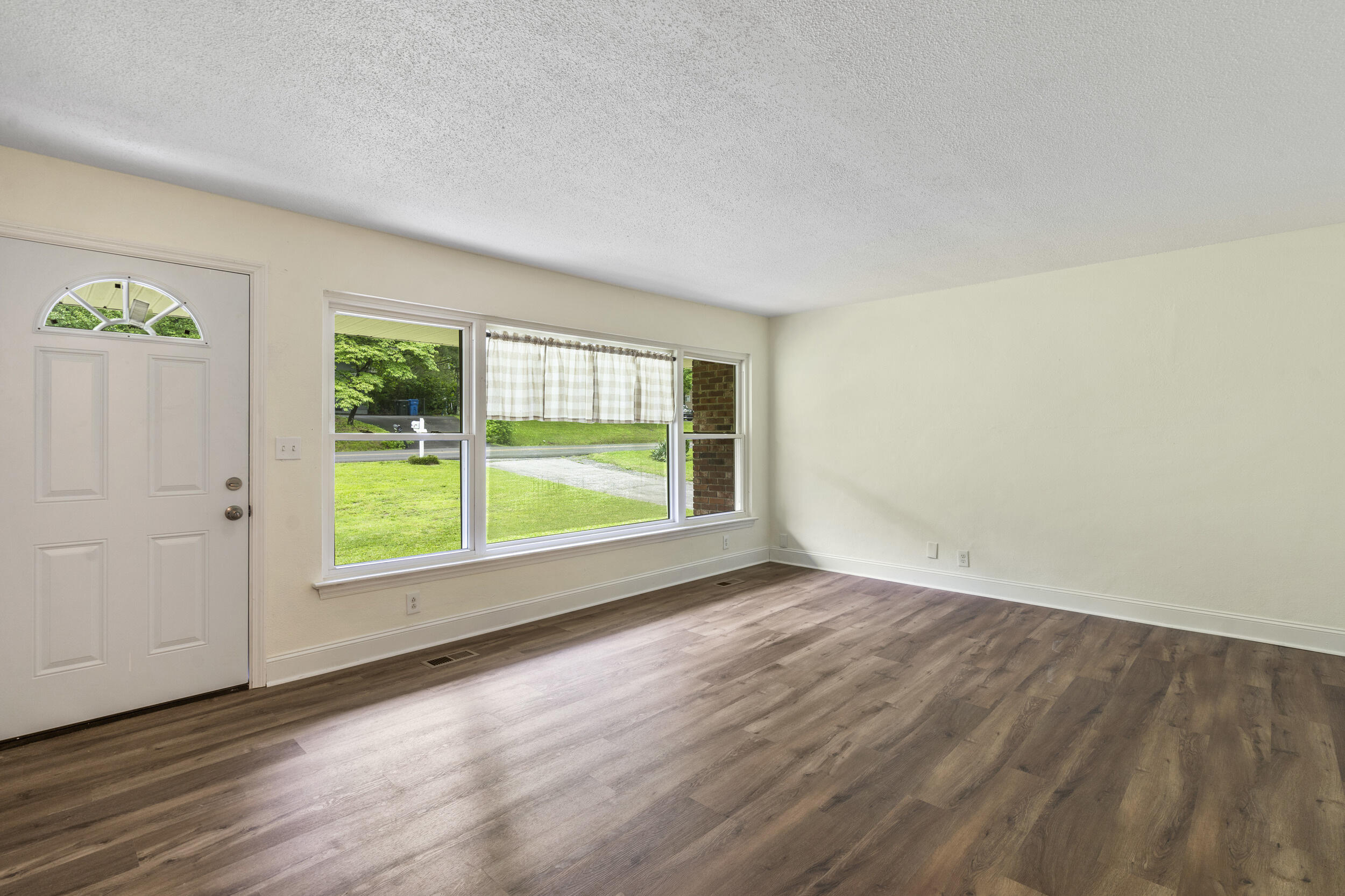 1331 Phils Drive Chattanooga, TN 37421 - Photo 6 of 37 20_dsc01397